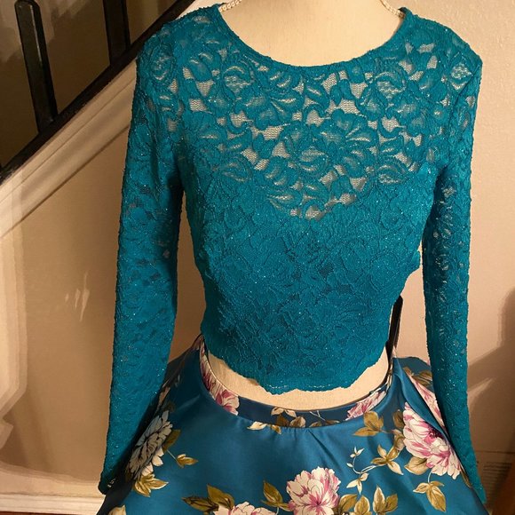 Turquoise/Ivy Long Sleeve Lace Top with Floral Print Skirt Two-Piece Dress - Picture 2 of 10